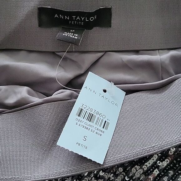 Skirt ann tailor, run big - Picture 3 of 6